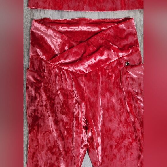 Fabletics 2 set  Velour Crossover Bra And Jogger Set size S - Picture 8 of 13